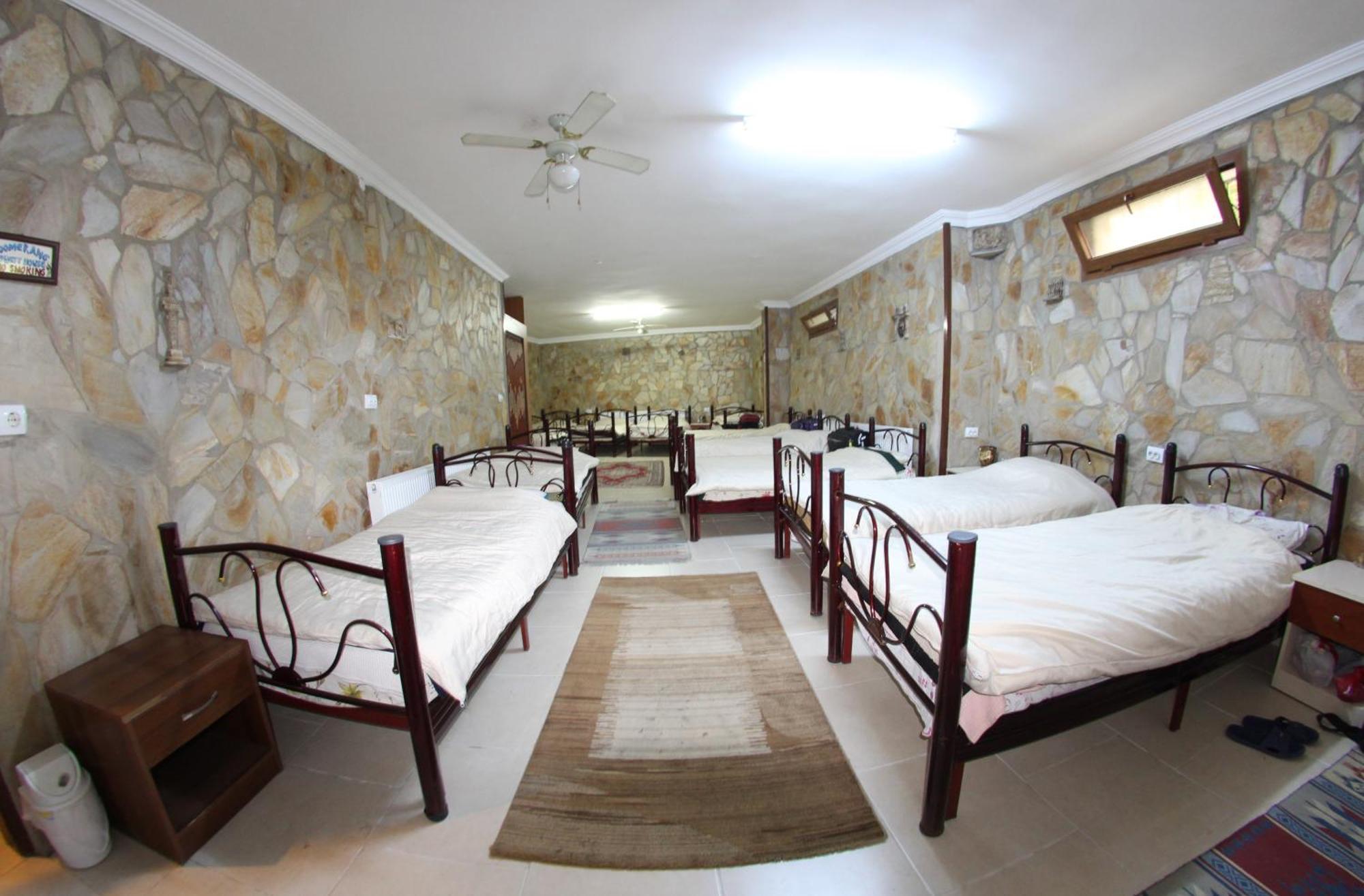 Boomerang Guest House Селчук Екстериор снимка